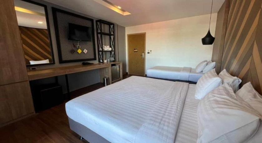 The Circle Hotel Бурирам Экстерьер фото