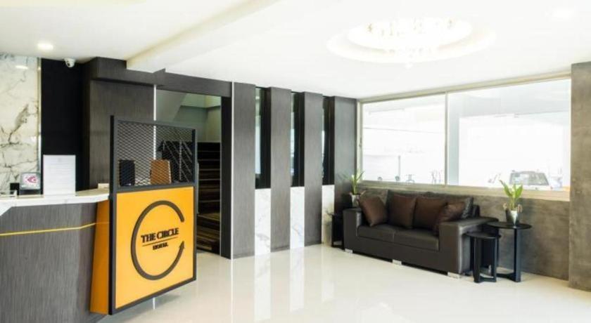 The Circle Hotel Бурирам Экстерьер фото