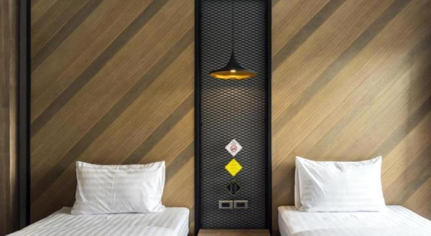 The Circle Hotel Бурирам Экстерьер фото
