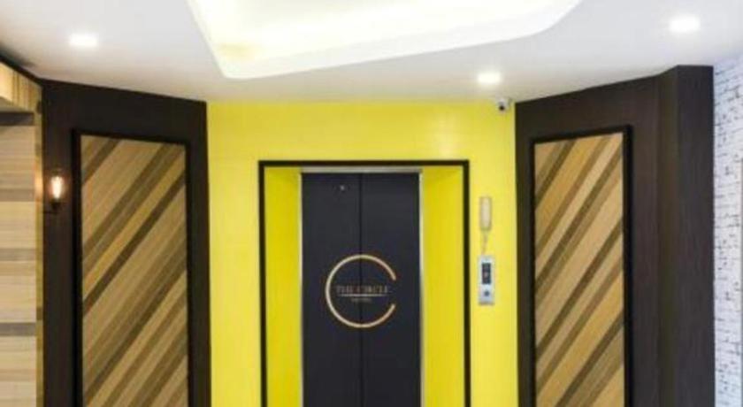 The Circle Hotel Бурирам Экстерьер фото
